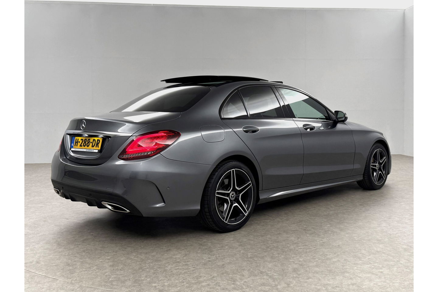 Mercedes-Benz C-Klasse 180 AMG 157PK Pano Sfeerverl. Virtual LED 18"LMV Clima Cruise Camera Carplay Navi PDC