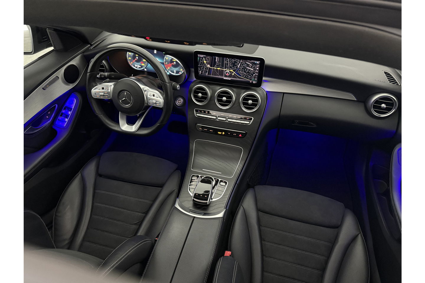 Mercedes-Benz C-Klasse 180 AMG 157PK Pano Sfeerverl. Virtual LED 18"LMV Clima Cruise Camera Carplay Navi PDC