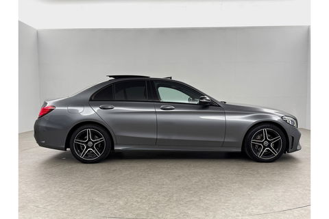 Mercedes-Benz C-Klasse 180 AMG 157PK Pano Sfeerverl. Virtual LED 18"LMV Clima Cruise Camera Carplay Navi PDC