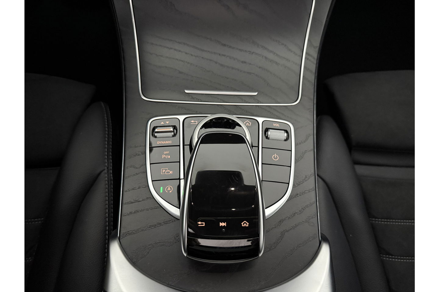 Mercedes-Benz C-Klasse 180 AMG 157PK Pano Sfeerverl. Virtual LED 18"LMV Clima Cruise Camera Carplay Navi PDC