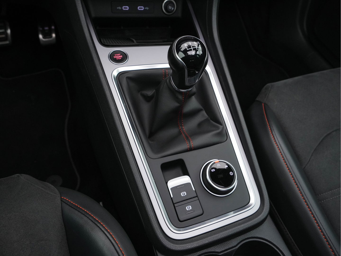 SEAT Ateca 1.5 TSI FR Business Intense *PANO | LEATHER-MICROFIBRE | FULL-LED | MEMORY-PACK | TOP-VIEW | BEATS-AUDIO | DIGI-COCKPIT | NAVI-FULLMAP | SPORT-SEATS | DAB+ | KEYLESS | CARPLAY | ECC | HEATED-SEATS | PDC | 18''ALU*