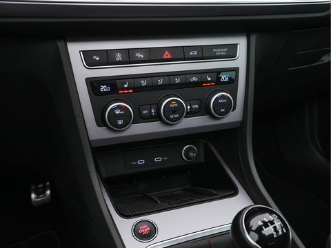 SEAT Ateca 1.5 TSI FR Business Intense *PANO | LEATHER-MICROFIBRE | FULL-LED | MEMORY-PACK | TOP-VIEW | BEATS-AUDIO | DIGI-COCKPIT | NAVI-FULLMAP | SPORT-SEATS | DAB+ | KEYLESS | CARPLAY | ECC | HEATED-SEATS | PDC | 18''ALU*