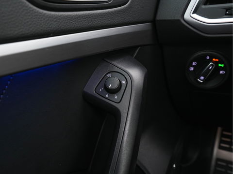 SEAT Ateca 1.5 TSI FR Business Intense *PANO | LEATHER-MICROFIBRE | FULL-LED | MEMORY-PACK | TOP-VIEW | BEATS-AUDIO | DIGI-COCKPIT | NAVI-FULLMAP | SPORT-SEATS | DAB+ | KEYLESS | CARPLAY | ECC | HEATED-SEATS | PDC | 18''ALU*
