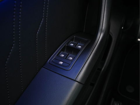 SEAT Ateca 1.5 TSI FR Business Intense *PANO | LEATHER-MICROFIBRE | FULL-LED | MEMORY-PACK | TOP-VIEW | BEATS-AUDIO | DIGI-COCKPIT | NAVI-FULLMAP | SPORT-SEATS | DAB+ | KEYLESS | CARPLAY | ECC | HEATED-SEATS | PDC | 18''ALU*