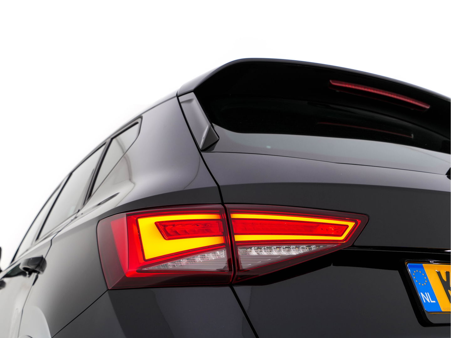 SEAT Ateca 1.5 TSI FR Business Intense *PANO | LEATHER-MICROFIBRE | FULL-LED | MEMORY-PACK | TOP-VIEW | BEATS-AUDIO | DIGI-COCKPIT | NAVI-FULLMAP | SPORT-SEATS | DAB+ | KEYLESS | CARPLAY | ECC | HEATED-SEATS | PDC | 18''ALU*
