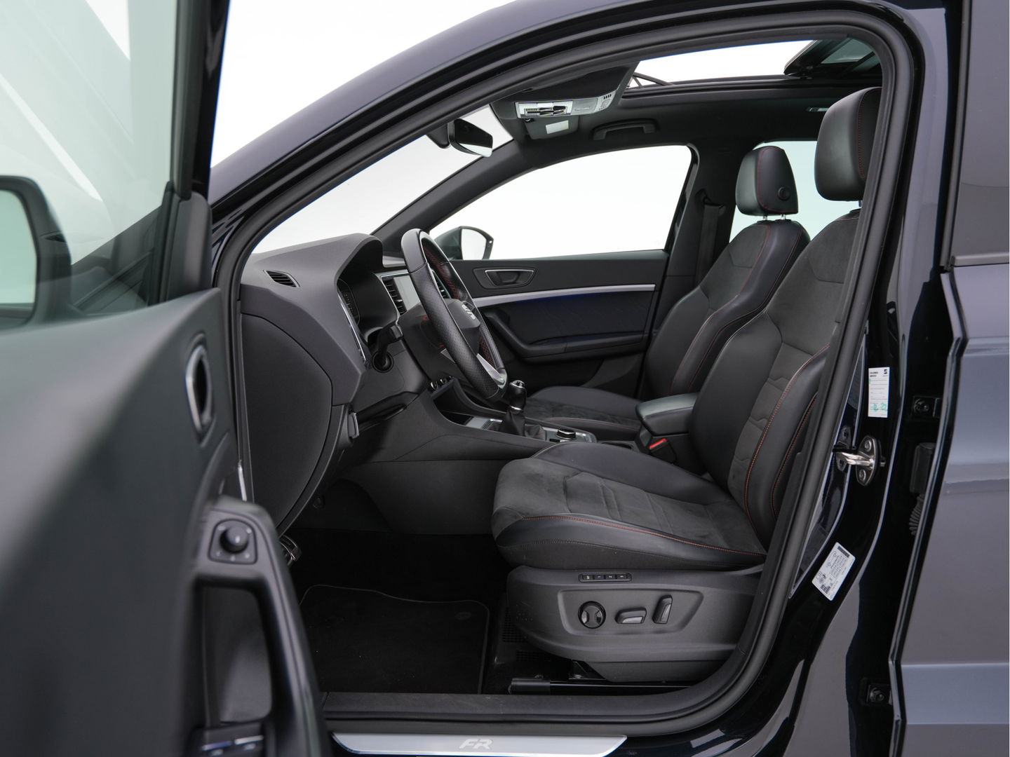 SEAT Ateca 1.5 TSI FR Business Intense *PANO | LEATHER-MICROFIBRE | FULL-LED | MEMORY-PACK | TOP-VIEW | BEATS-AUDIO | DIGI-COCKPIT | NAVI-FULLMAP | SPORT-SEATS | DAB+ | KEYLESS | CARPLAY | ECC | HEATED-SEATS | PDC | 18''ALU*