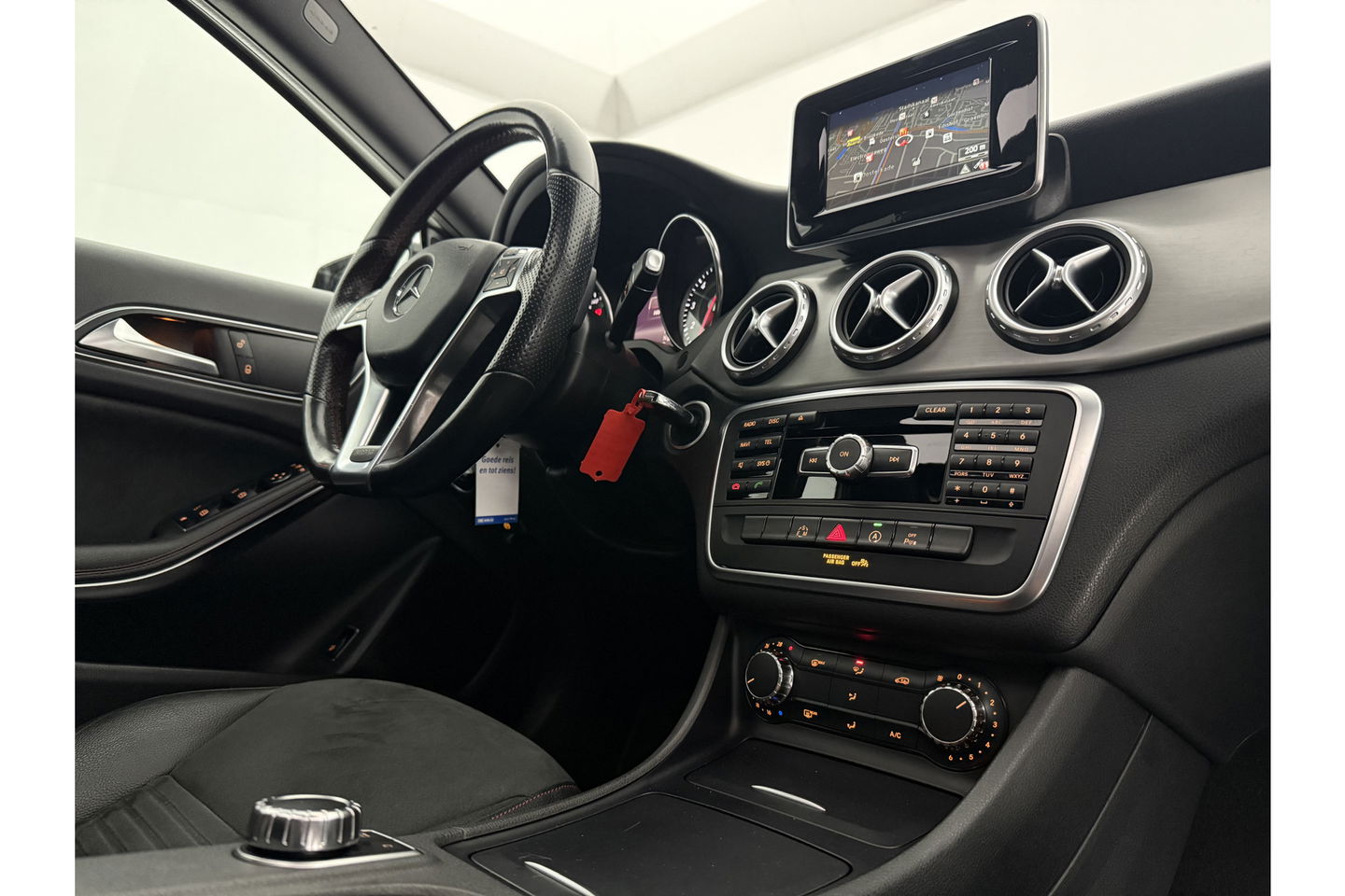 Mercedes-Benz GLA 200 AMG 157PK Pano LED Airco Cruise Navi PDC 19''LMV