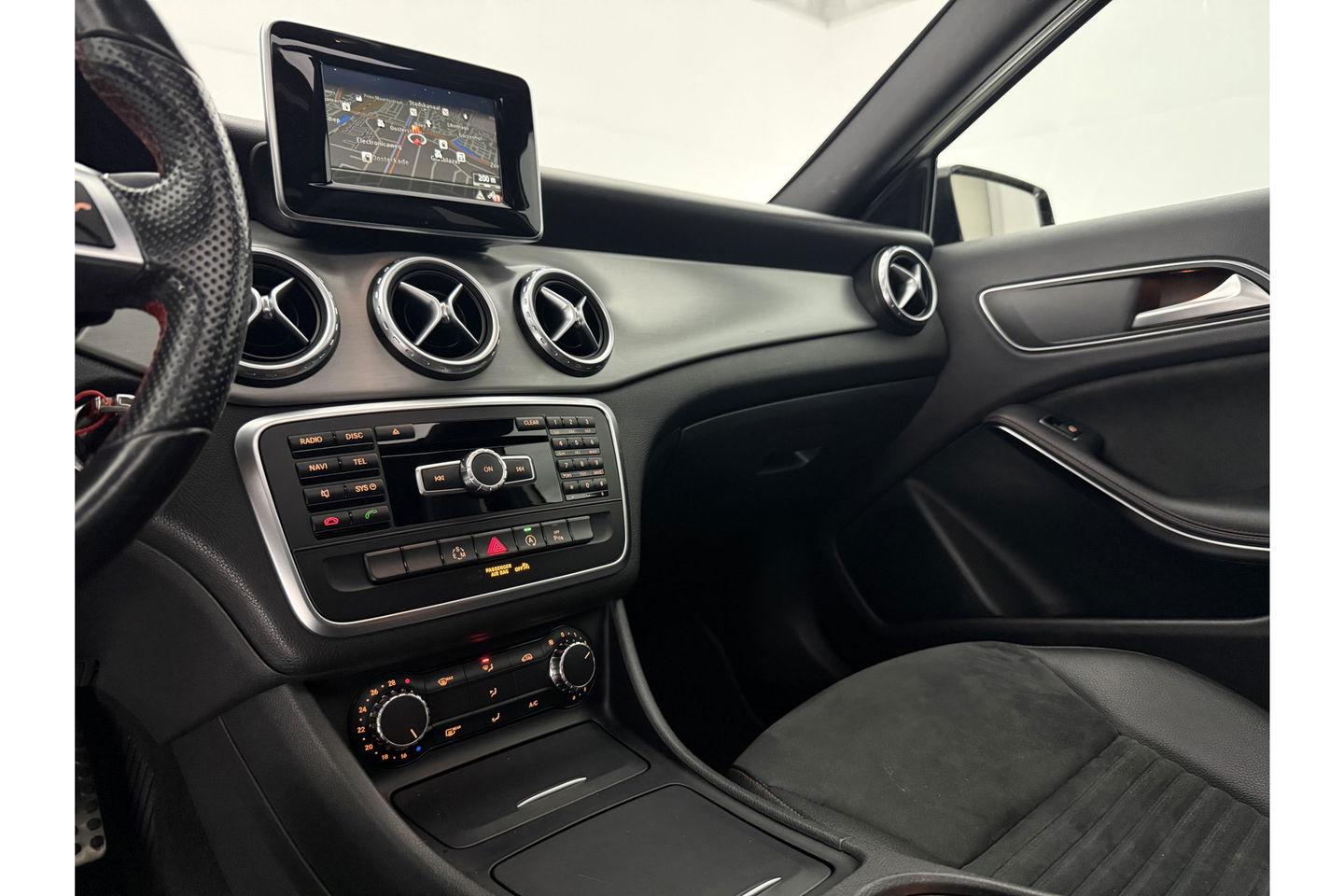 Mercedes-Benz GLA 200 AMG 157PK Pano LED Airco Cruise Navi PDC 19''LMV