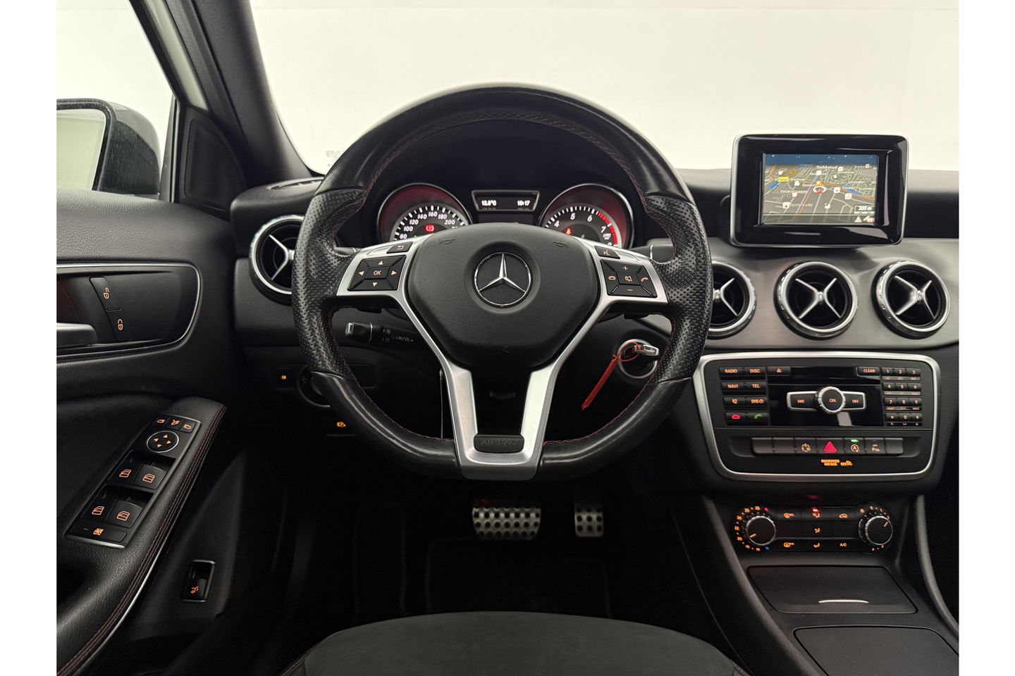 Mercedes-Benz GLA 200 AMG 157PK Pano LED Airco Cruise Navi PDC 19''LMV