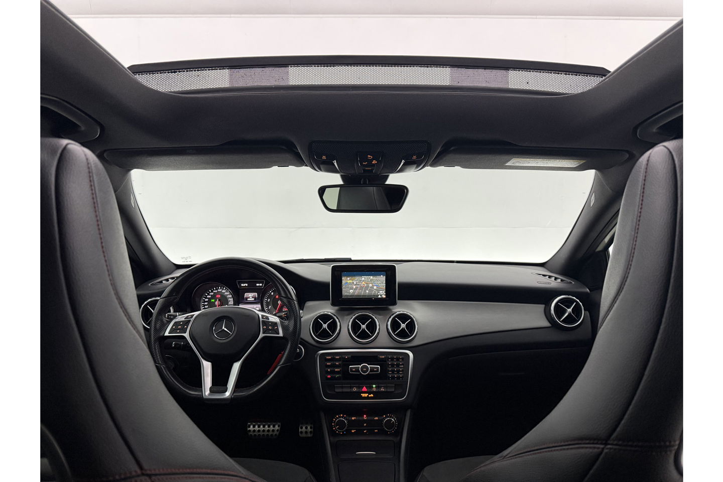 Mercedes-Benz GLA 200 AMG 157PK Pano LED Airco Cruise Navi PDC 19''LMV