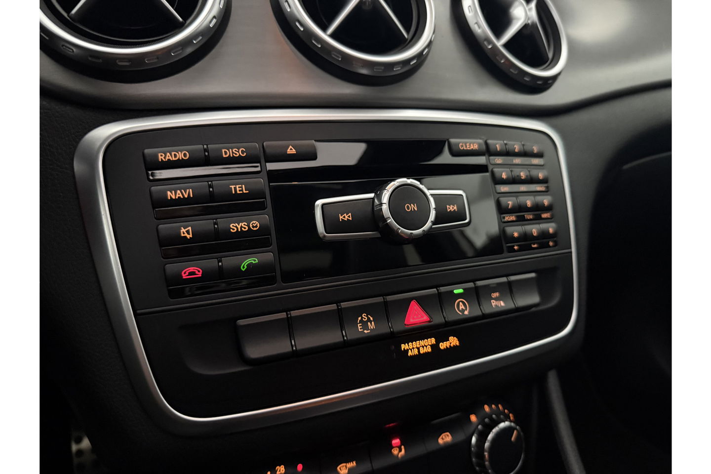 Mercedes-Benz GLA 200 AMG 157PK Pano LED Airco Cruise Navi PDC 19''LMV