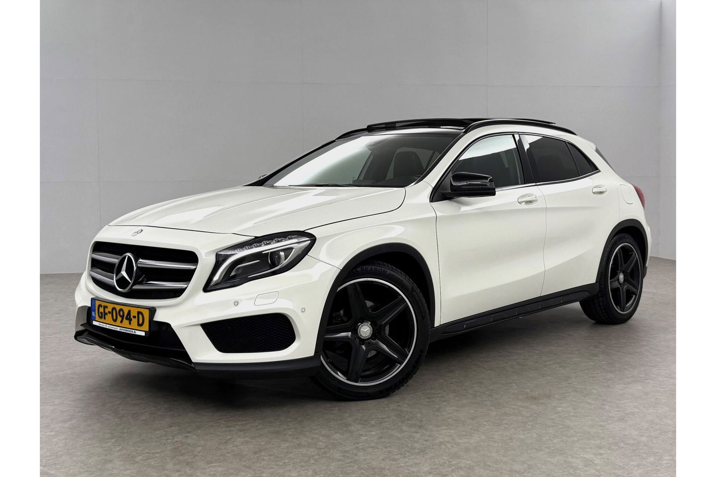 Mercedes-Benz GLA 200 AMG 157PK Pano LED Airco Cruise Navi PDC 19''LMV