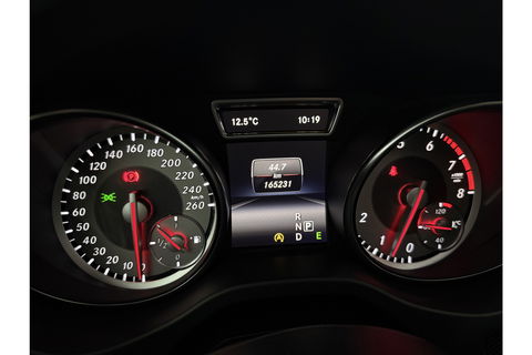 Mercedes-Benz GLA 200 AMG 157PK Pano LED Airco Cruise Navi PDC 19''LMV