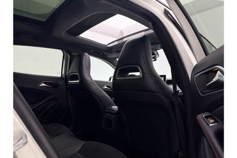 Mercedes-Benz GLA 200 AMG 157PK Pano LED Airco Cruise Navi PDC 19''LMV