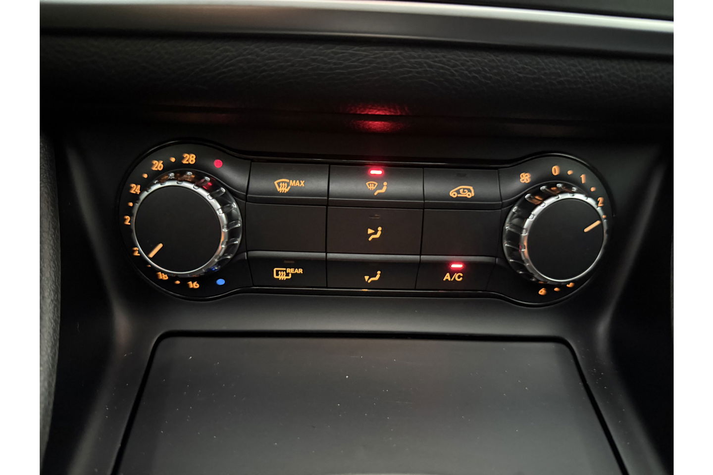 Mercedes-Benz GLA 200 AMG 157PK Pano LED Airco Cruise Navi PDC 19''LMV
