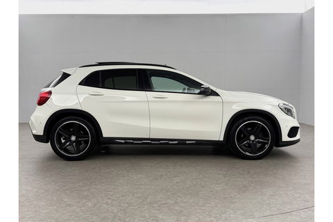 Mercedes-Benz GLA 200 AMG 157PK Pano LED Airco Cruise Navi PDC 19''LMV