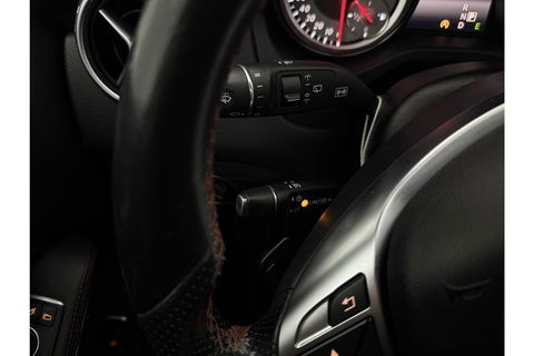 Mercedes-Benz GLA 200 AMG 157PK Pano LED Airco Cruise Navi PDC 19''LMV