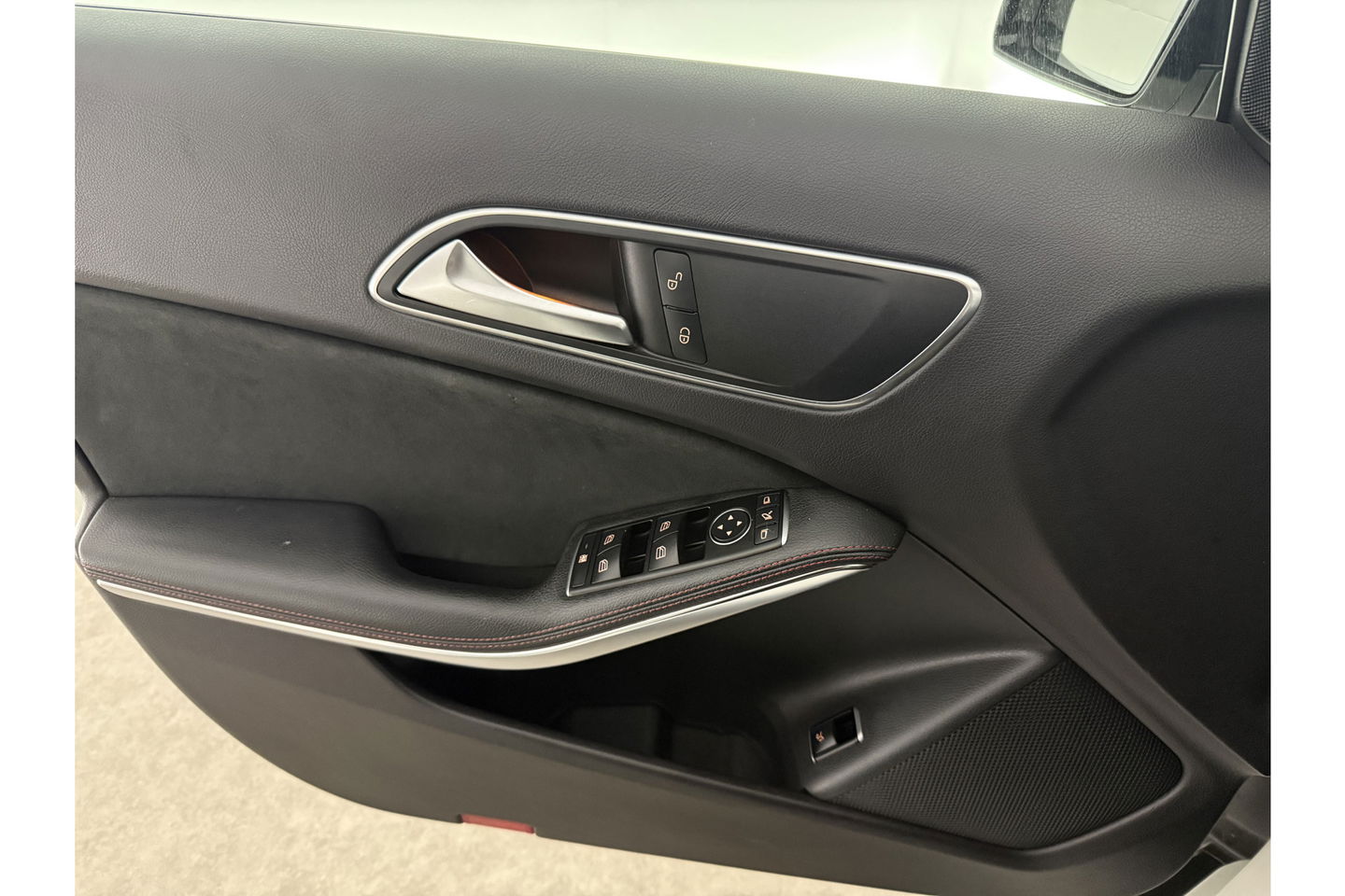 Mercedes-Benz GLA 200 AMG 157PK Pano LED Airco Cruise Navi PDC 19''LMV