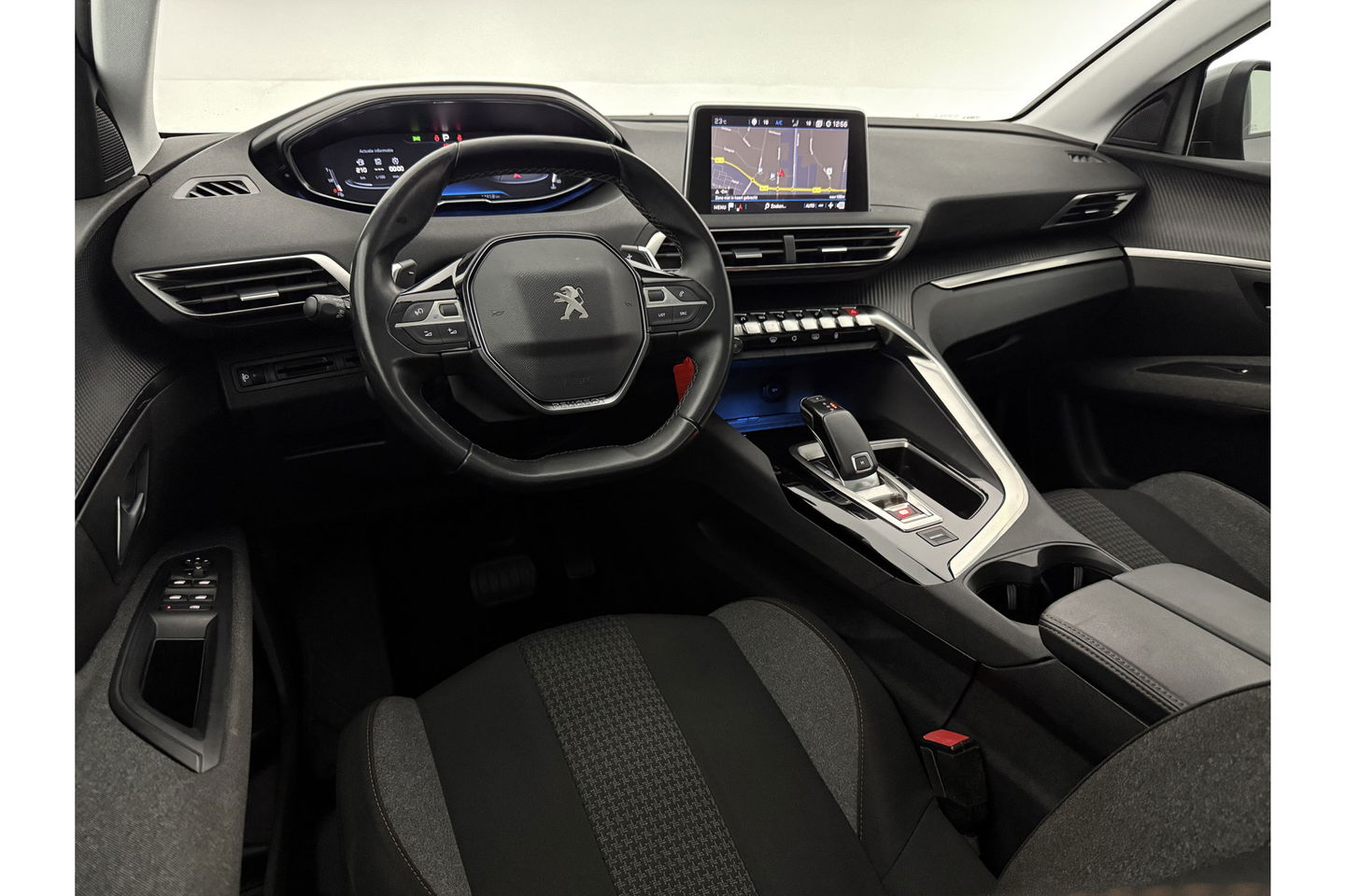 Peugeot 5008 1.2 PureTech 7 Persoons LED Virtual Trekhaak Carplay Clima Cruise Navi PDC 17''LMV