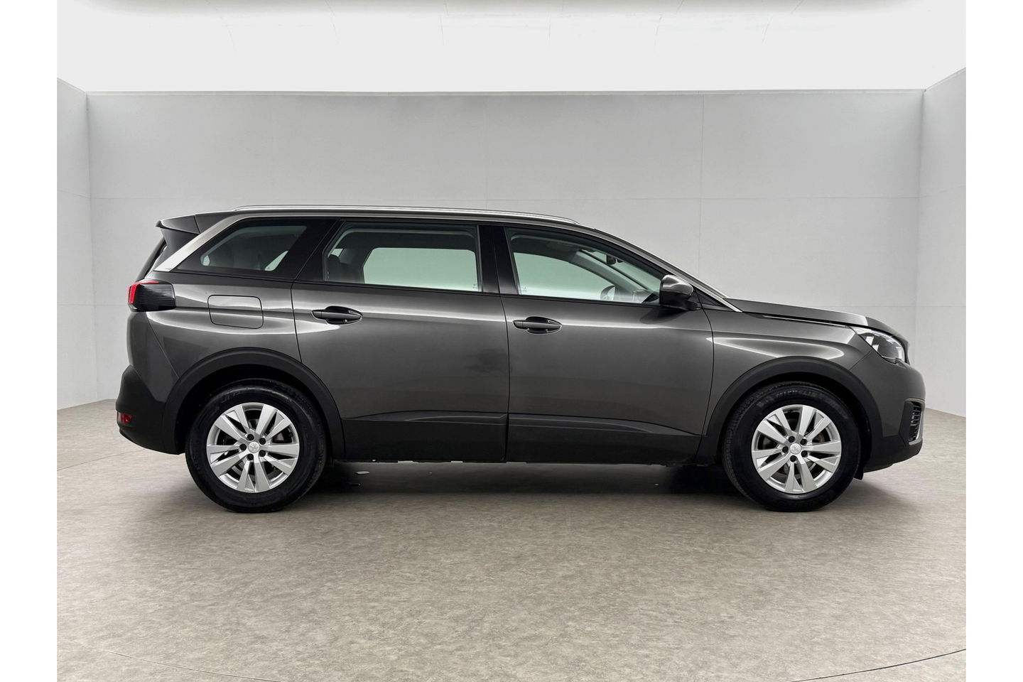 Peugeot 5008 1.2 PureTech 7 Persoons LED Virtual Trekhaak Carplay Clima Cruise Navi PDC 17''LMV