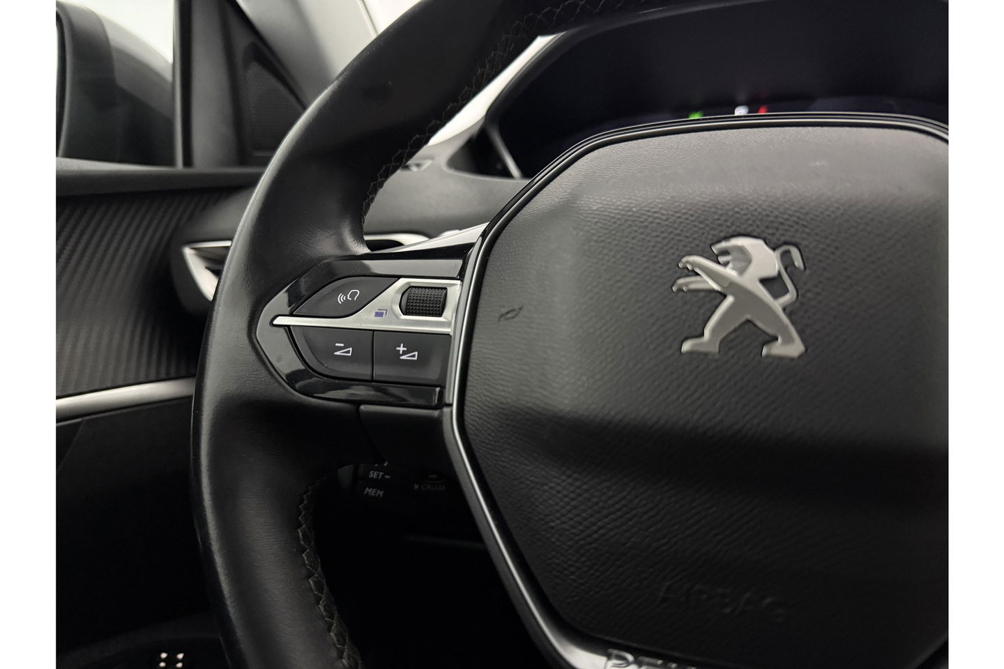 Peugeot 5008 1.2 PureTech 7 Persoons LED Virtual Trekhaak Carplay Clima Cruise Navi PDC 17''LMV