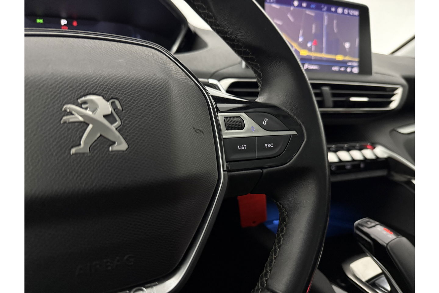 Peugeot 5008 1.2 PureTech 7 Persoons LED Virtual Trekhaak Carplay Clima Cruise Navi PDC 17''LMV