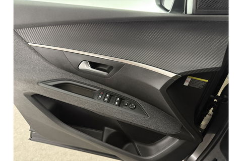 Peugeot 5008 1.2 PureTech 7 Persoons LED Virtual Trekhaak Carplay Clima Cruise Navi PDC 17''LMV