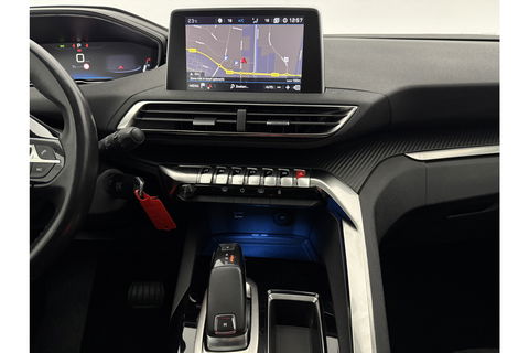 Peugeot 5008 1.2 PureTech 7 Persoons LED Virtual Trekhaak Carplay Clima Cruise Navi PDC 17''LMV