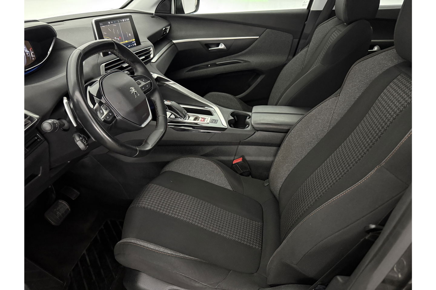 Peugeot 5008 1.2 PureTech 7 Persoons LED Virtual Trekhaak Carplay Clima Cruise Navi PDC 17''LMV