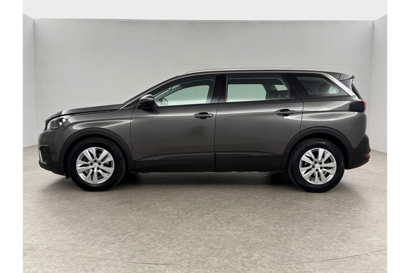 Peugeot 5008 1.2 PureTech 7 Persoons LED Virtual Trekhaak Carplay Clima Cruise Navi PDC 17''LMV