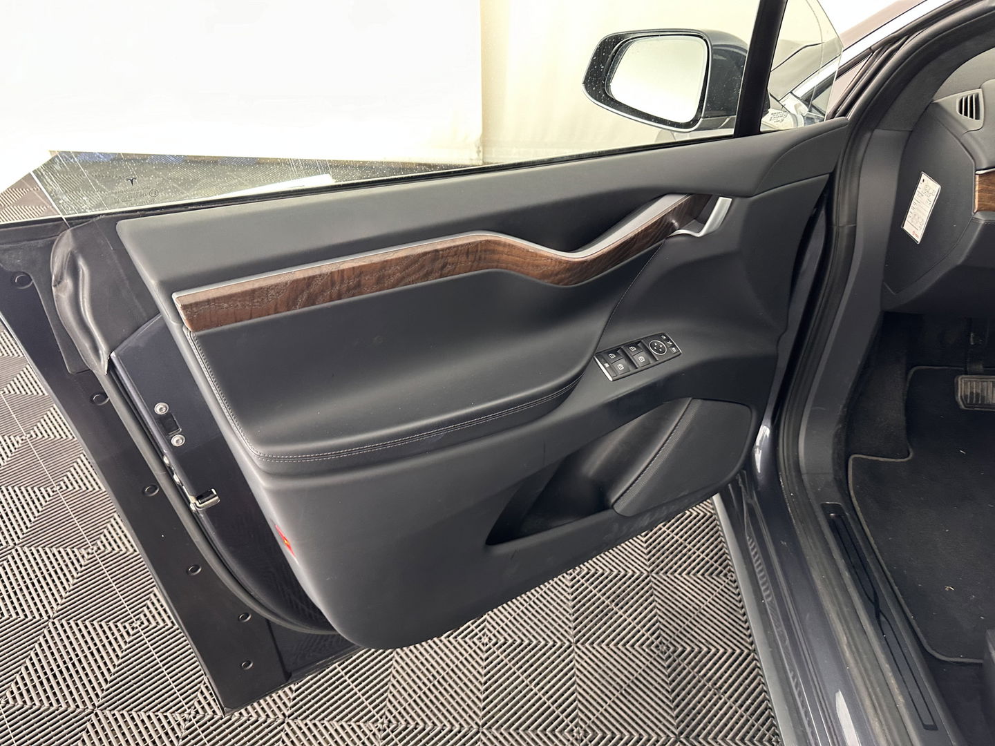 Tesla Model X 100D AWD [ 3-Fase ] Aut. *PANO-WINDOW | AUTO-PILOT | FULL-LEATHER | TOWBAR | CCS-FASTLOADER | NAVI-FULLMAP | FULL-LED | AIR-SUSPENSION | DIGI-COCKPIT | KEYLESS | CAMERA | DAB+ | HEATED-COMFORT-SEATS | 20''ALU*
