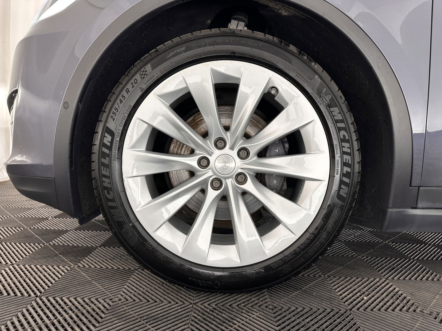 Tesla Model X 100D AWD [ 3-Fase ] Aut. *PANO-WINDOW | AUTO-PILOT | FULL-LEATHER | TOWBAR | CCS-FASTLOADER | NAVI-FULLMAP | FULL-LED | AIR-SUSPENSION | DIGI-COCKPIT | KEYLESS | CAMERA | DAB+ | HEATED-COMFORT-SEATS | 20''ALU*