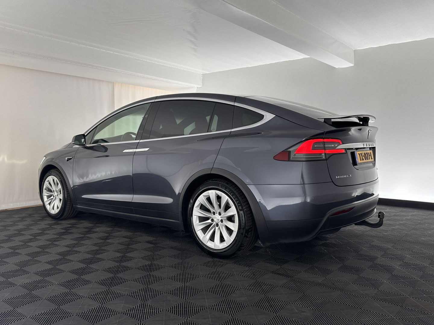 Tesla Model X 100D AWD [ 3-Fase ] Aut. *PANO-WINDOW | AUTO-PILOT | FULL-LEATHER | TOWBAR | CCS-FASTLOADER | NAVI-FULLMAP | FULL-LED | AIR-SUSPENSION | DIGI-COCKPIT | KEYLESS | CAMERA | DAB+ | HEATED-COMFORT-SEATS | 20''ALU*