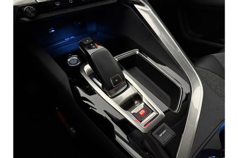Peugeot 3008 1.2 PureTech 360Camera LED Trekhaak Virtual Clima Carplay Cruise Navi PDC 19''LMV