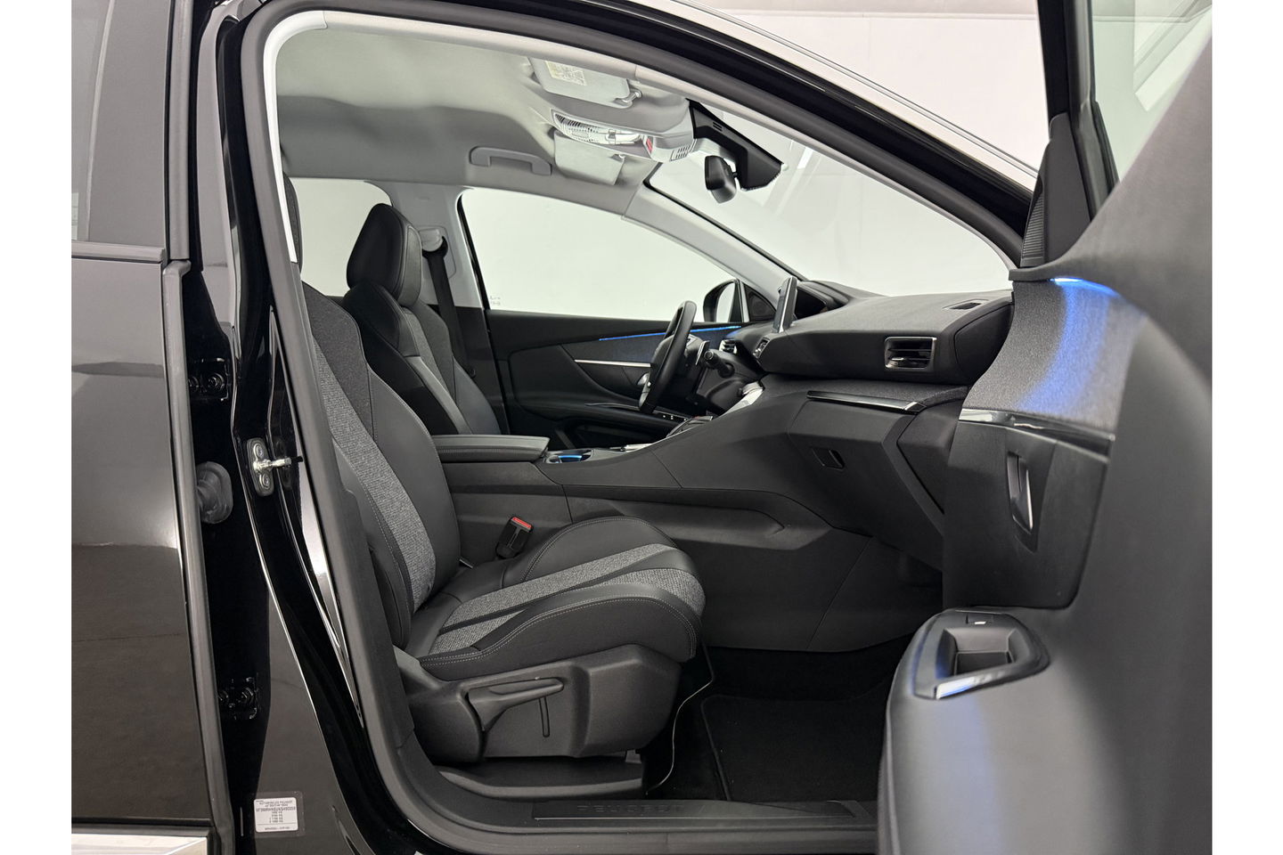 Peugeot 3008 1.2 PureTech 360Camera LED Trekhaak Virtual Clima Carplay Cruise Navi PDC 19''LMV