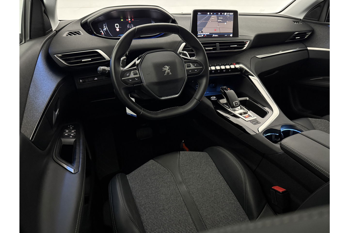Peugeot 3008 1.2 PureTech 360Camera LED Trekhaak Virtual Clima Carplay Cruise Navi PDC 19''LMV