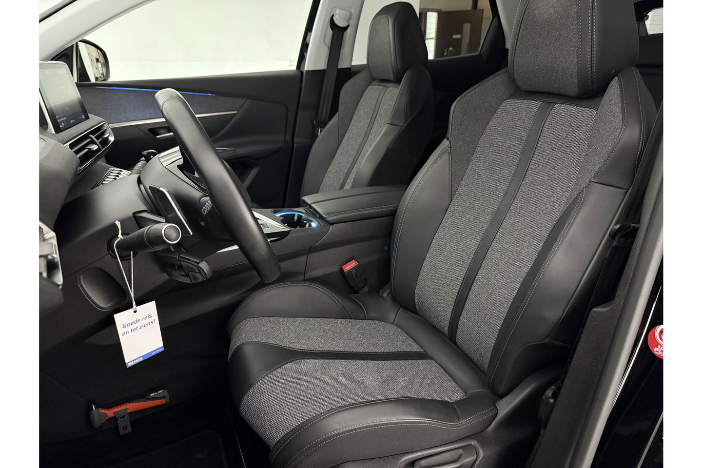 Peugeot 3008 1.2 PureTech 360Camera LED Trekhaak Virtual Clima Carplay Cruise Navi PDC 19''LMV