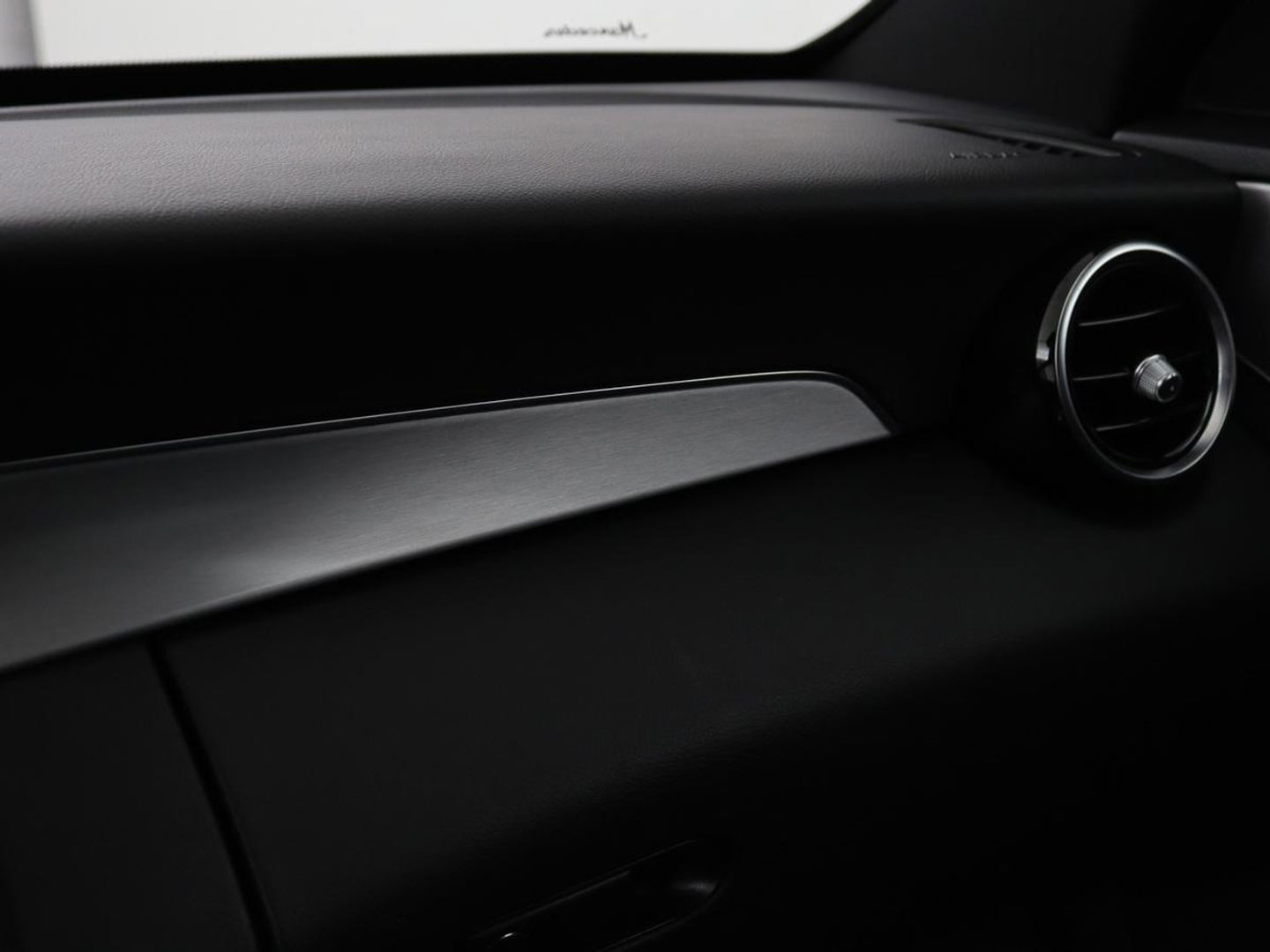 Mercedes-Benz C-Klasse 300de AMG | Head-Up | Adaptive cruise | Stoelverwarming | Carplay | Leder/Alcantara | Memory | Sfeerverlichting | Keyless | Navigatie