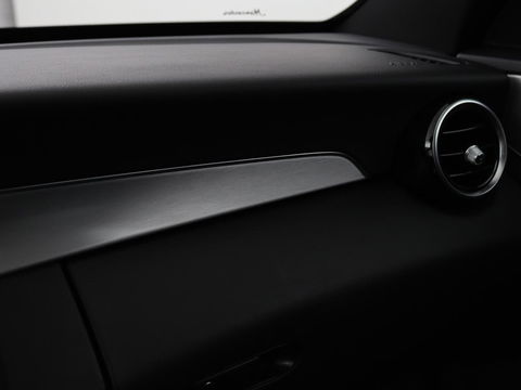 Mercedes-Benz C-Klasse 300de AMG | Head-Up | Adaptive cruise | Stoelverwarming | Carplay | Leder/Alcantara | Memory | Sfeerverlichting | Keyless | Navigatie