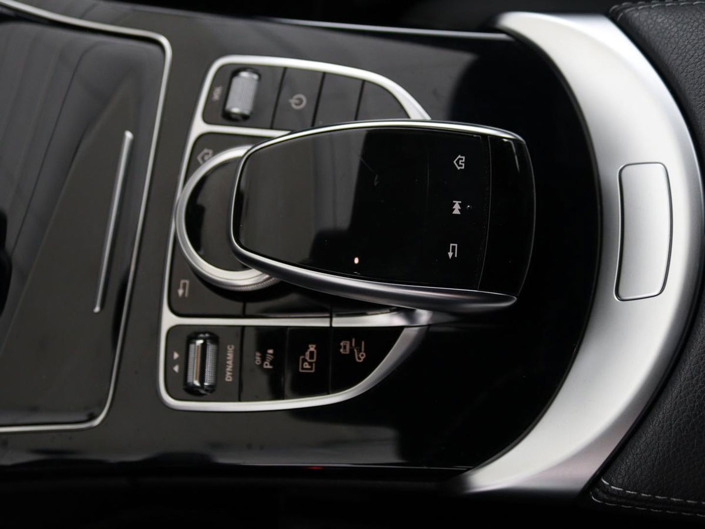 Mercedes-Benz C-Klasse 300de AMG | Head-Up | Adaptive cruise | Stoelverwarming | Carplay | Leder/Alcantara | Memory | Sfeerverlichting | Keyless | Navigatie