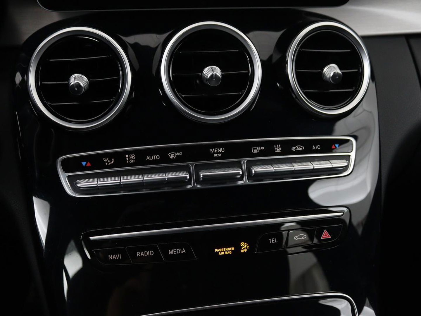 Mercedes-Benz C-Klasse 300de AMG | Head-Up | Adaptive cruise | Stoelverwarming | Carplay | Leder/Alcantara | Memory | Sfeerverlichting | Keyless | Navigatie