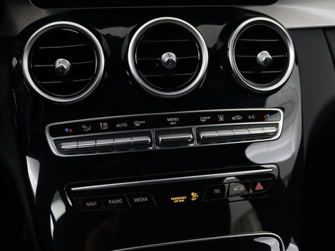 Mercedes-Benz C-Klasse 300de AMG | Head-Up | Adaptive cruise | Stoelverwarming | Carplay | Leder/Alcantara | Memory | Sfeerverlichting | Keyless | Navigatie