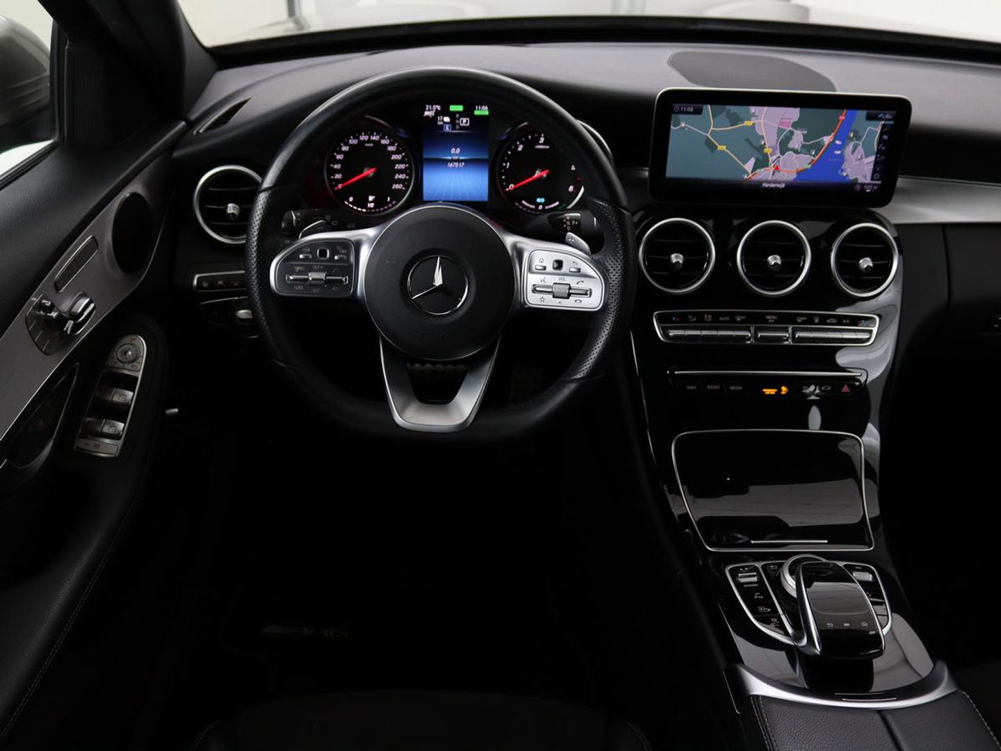 Mercedes-Benz C-Klasse 300de AMG | Head-Up | Adaptive cruise | Stoelverwarming | Carplay | Leder/Alcantara | Memory | Sfeerverlichting | Keyless | Navigatie