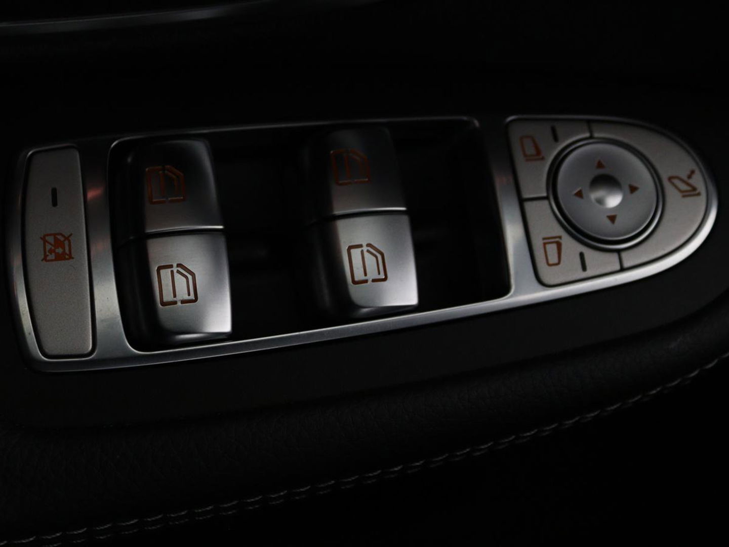 Mercedes-Benz C-Klasse 300de AMG | Head-Up | Adaptive cruise | Stoelverwarming | Carplay | Leder/Alcantara | Memory | Sfeerverlichting | Keyless | Navigatie