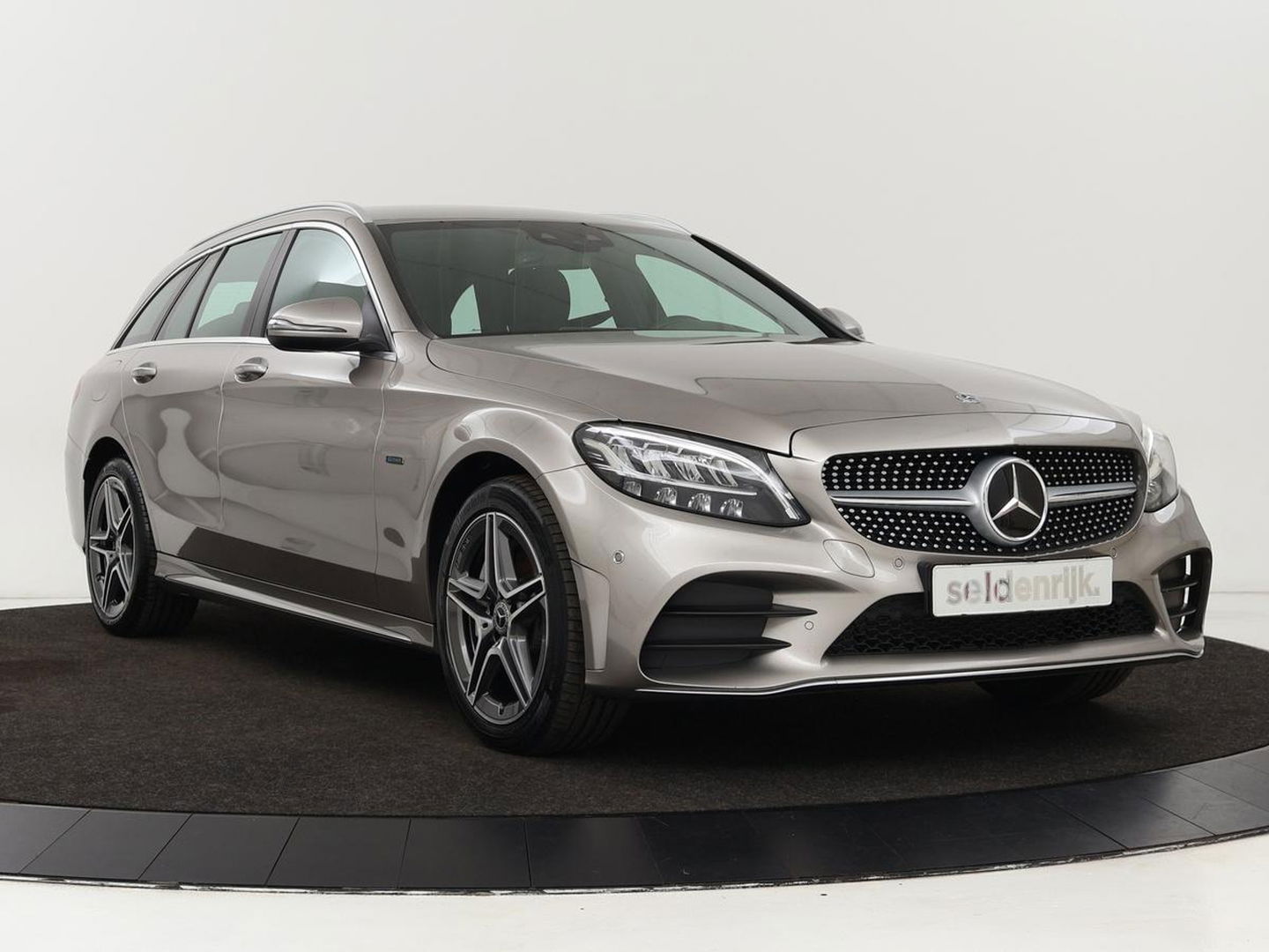 Mercedes-Benz C-Klasse 300de AMG | Head-Up | Adaptive cruise | Stoelverwarming | Carplay | Leder/Alcantara | Memory | Sfeerverlichting | Keyless | Navigatie