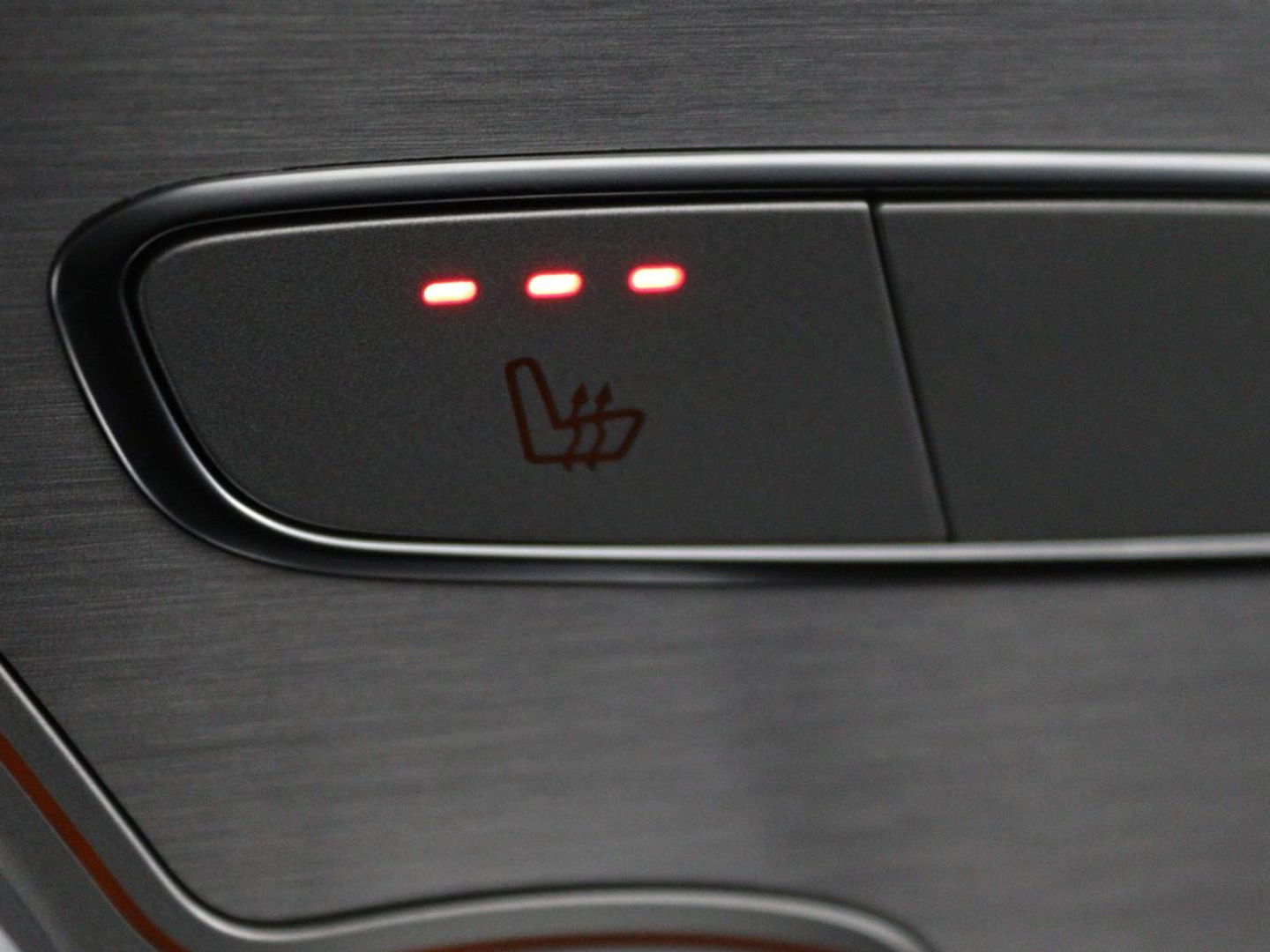 Mercedes-Benz C-Klasse 300de AMG | Head-Up | Adaptive cruise | Stoelverwarming | Carplay | Leder/Alcantara | Memory | Sfeerverlichting | Keyless | Navigatie