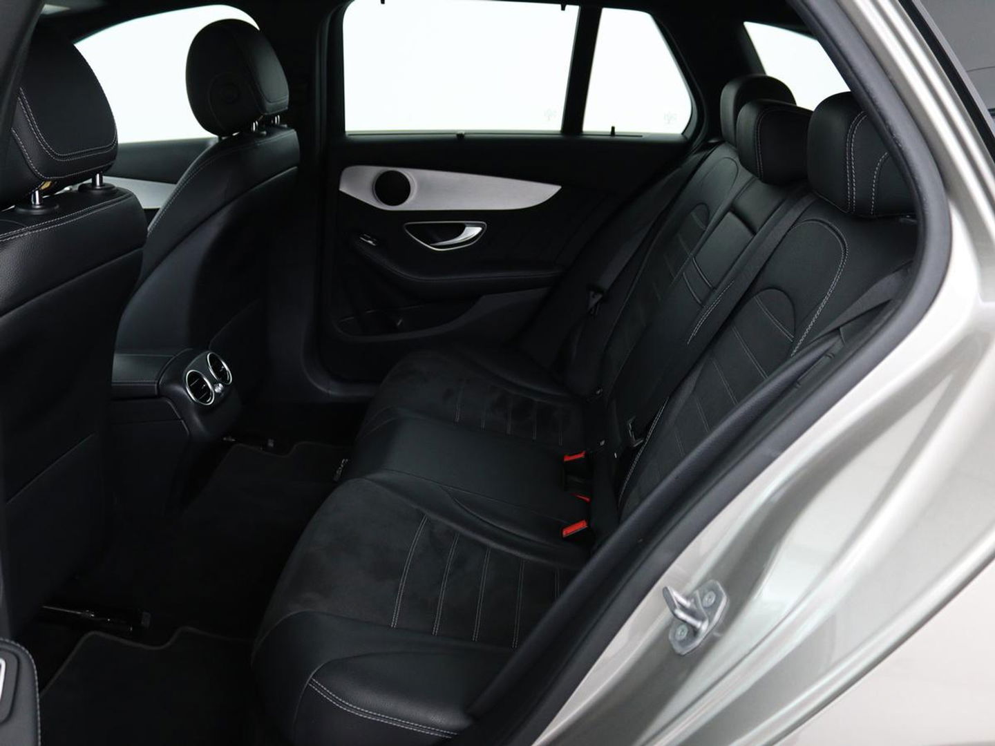 Mercedes-Benz C-Klasse 300de AMG | Head-Up | Adaptive cruise | Stoelverwarming | Carplay | Leder/Alcantara | Memory | Sfeerverlichting | Keyless | Navigatie