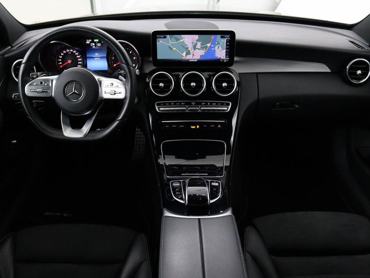 Mercedes-Benz C-Klasse 300de AMG | Head-Up | Adaptive cruise | Stoelverwarming | Carplay | Leder/Alcantara | Memory | Sfeerverlichting | Keyless | Navigatie