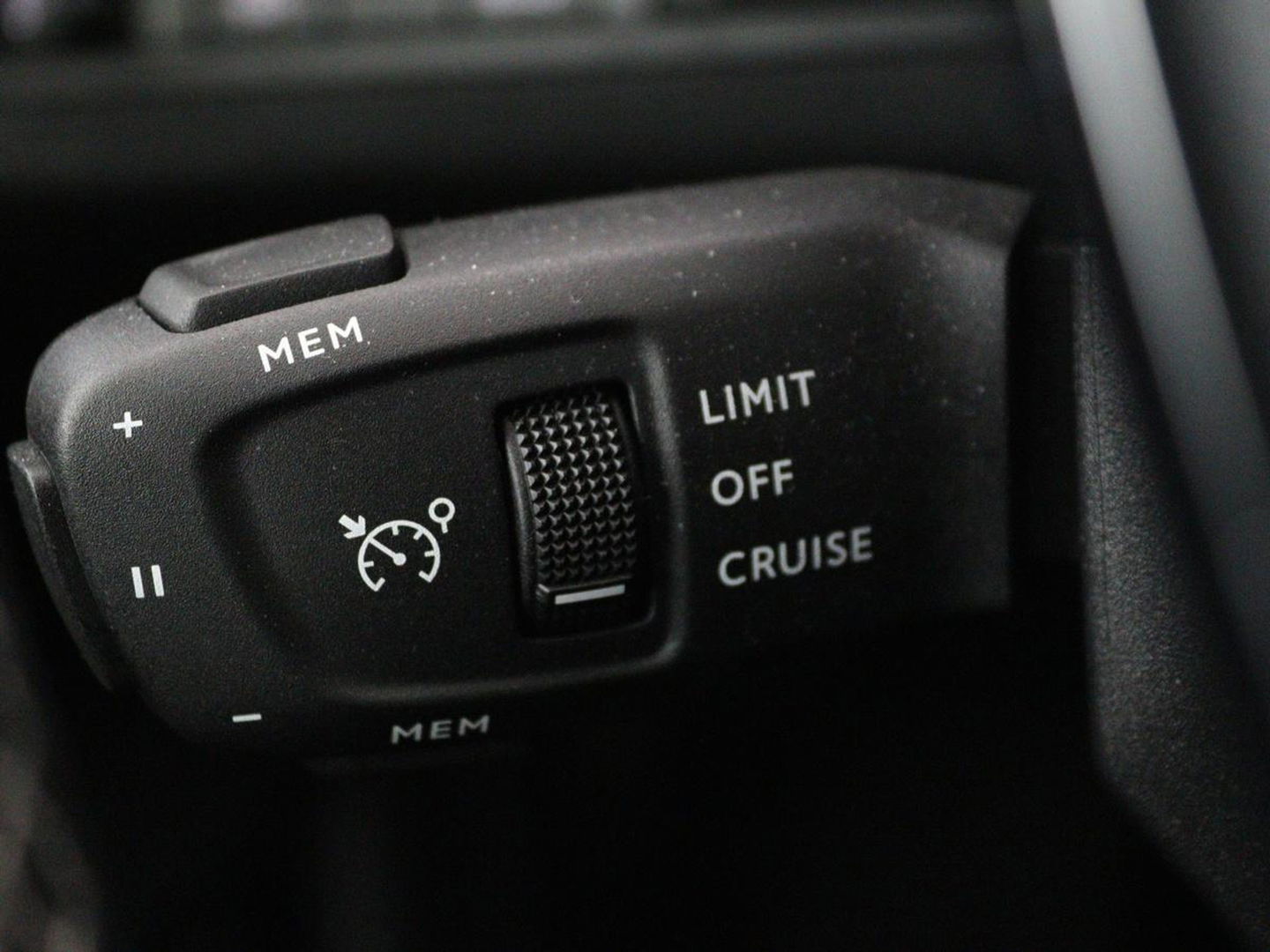Peugeot 3008 1.5 BlueHDi Allure Pack Business | Trekhaak | LED | Camera | Apple Carplay | Navigatie | Dodehoek Detectie | Cruise Control | LMV
