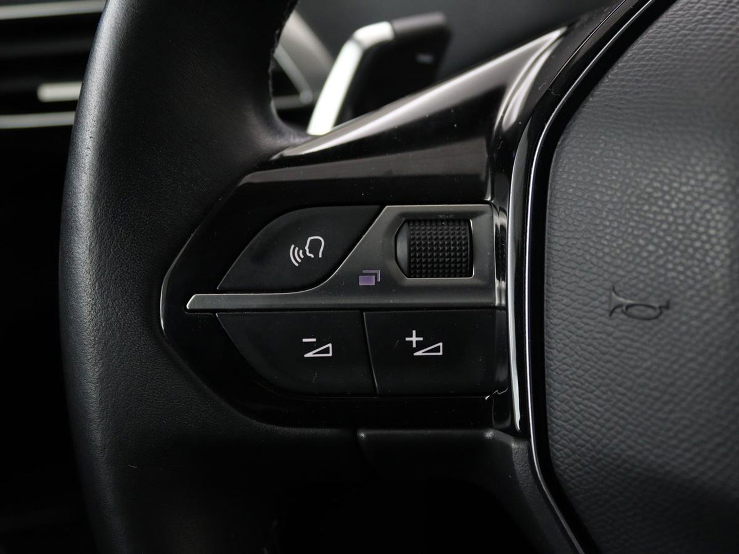 Peugeot 3008 1.5 BlueHDi Allure Pack Business | Trekhaak | LED | Camera | Apple Carplay | Navigatie | Dodehoek Detectie | Cruise Control | LMV